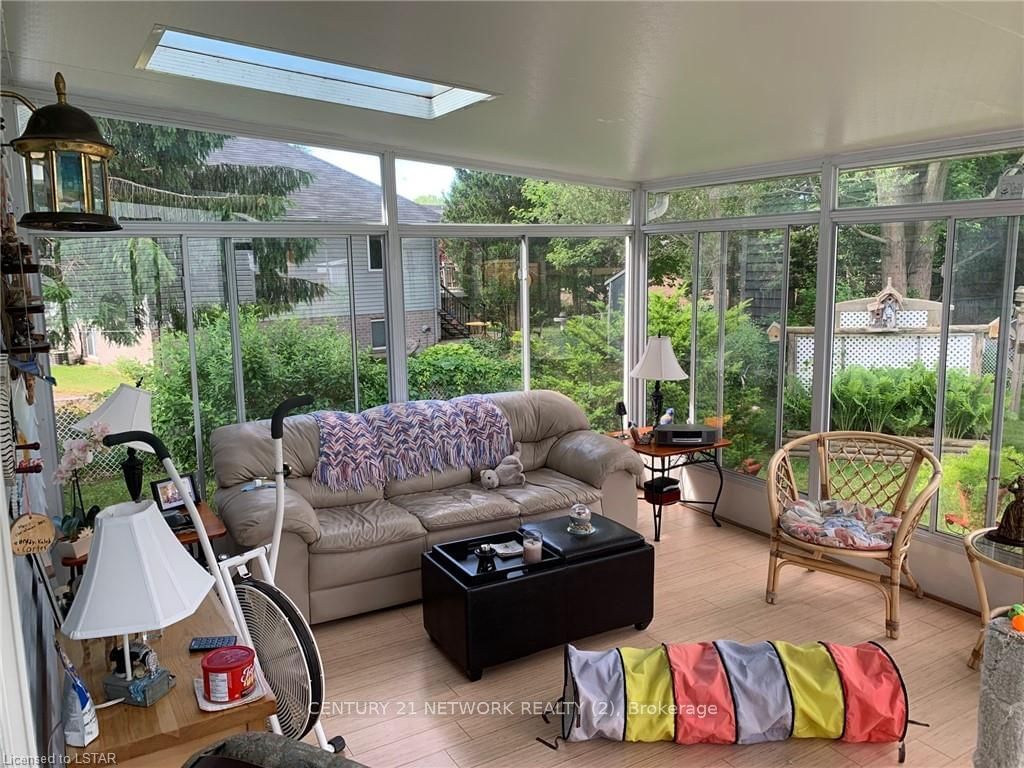 Listing Image 7