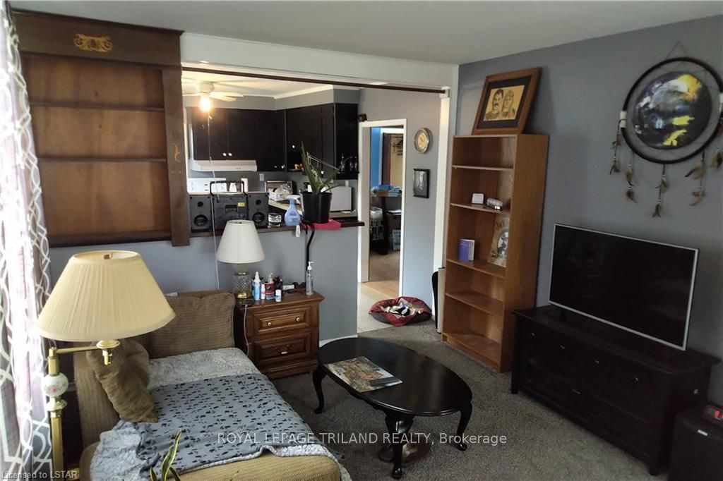 Listing Image 4