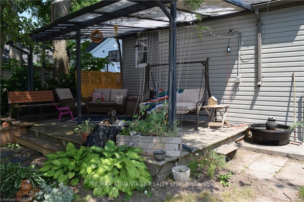 Listing Image 4