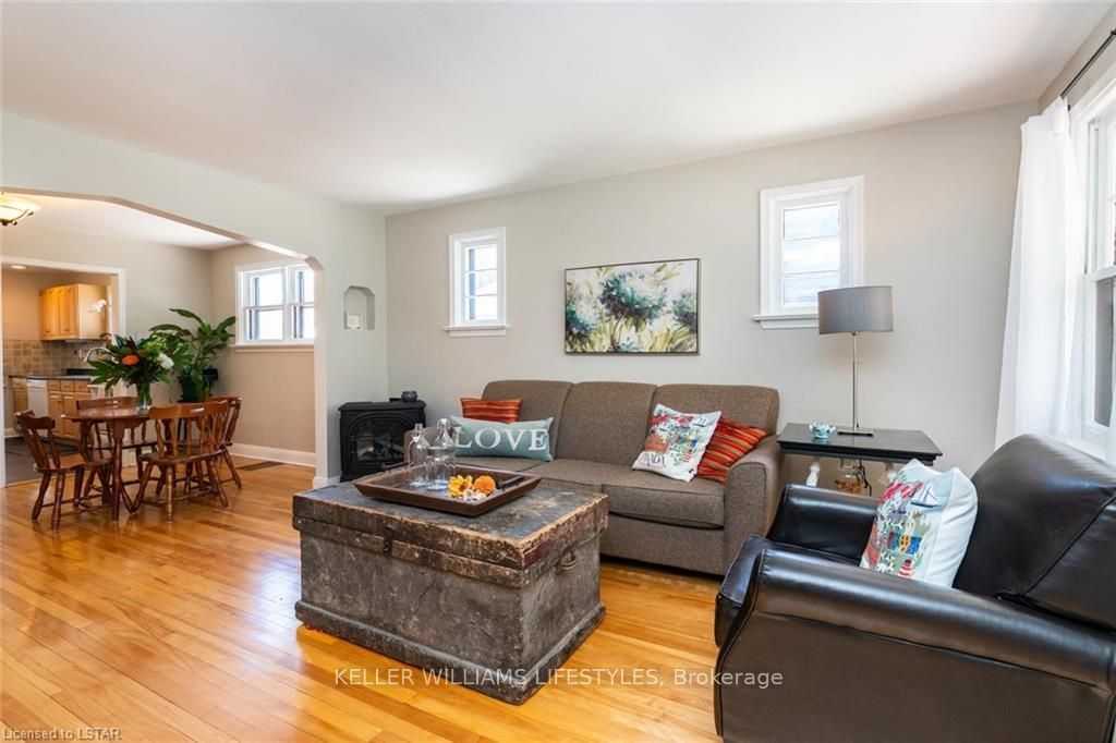 Listing Image 7