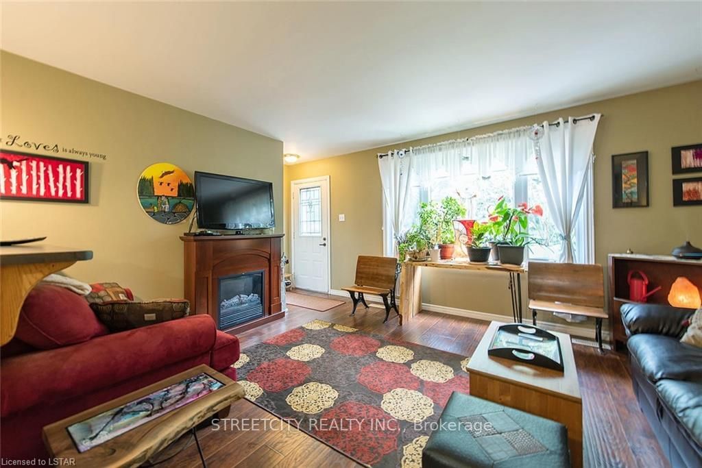 Listing Image 7