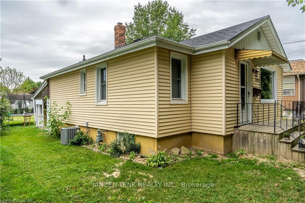 Listing Image 3