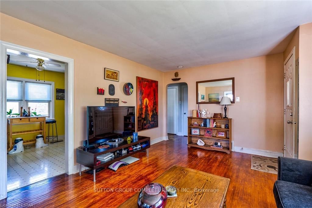 Listing Image 7