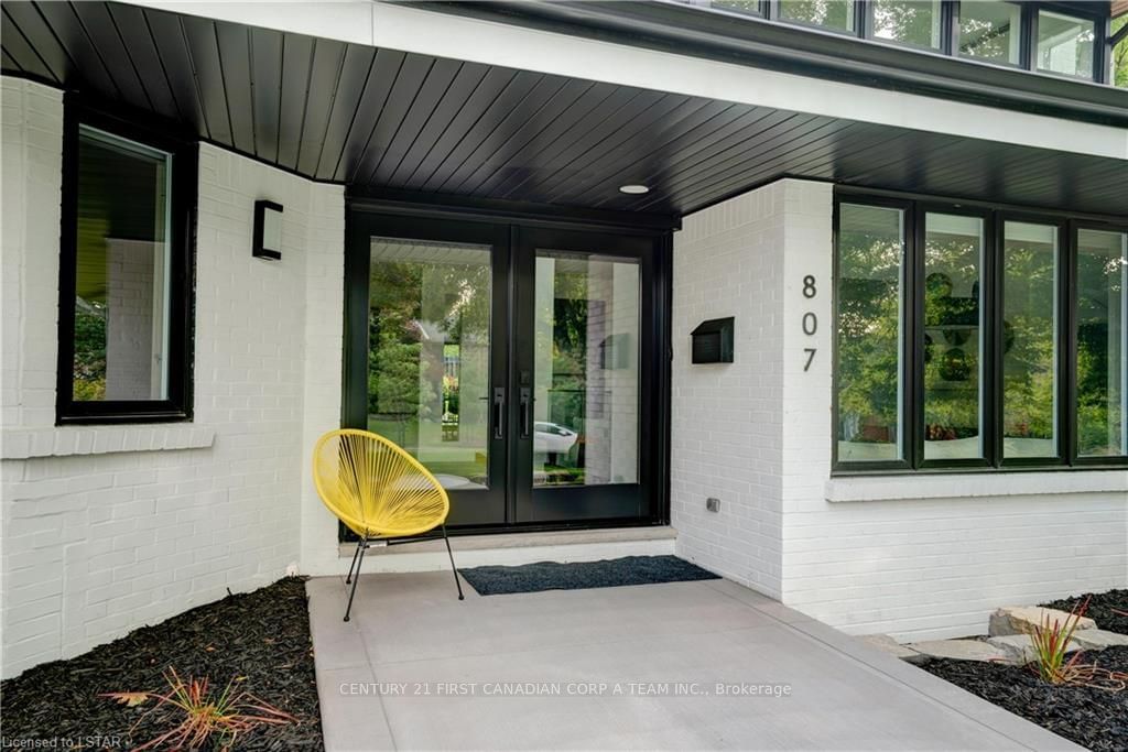 Listing Image 4
