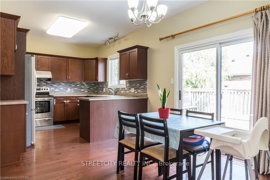 Listing Image 6