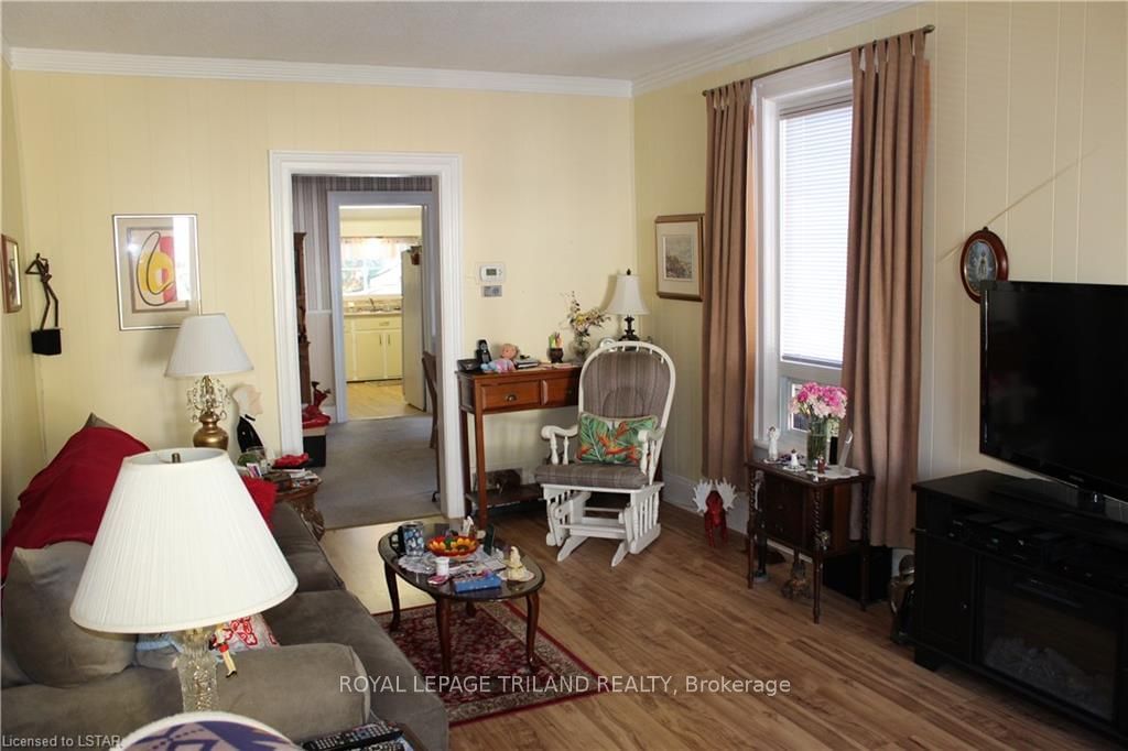 Listing Image 7