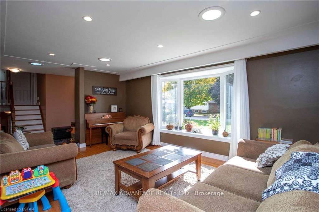 Listing Image 7