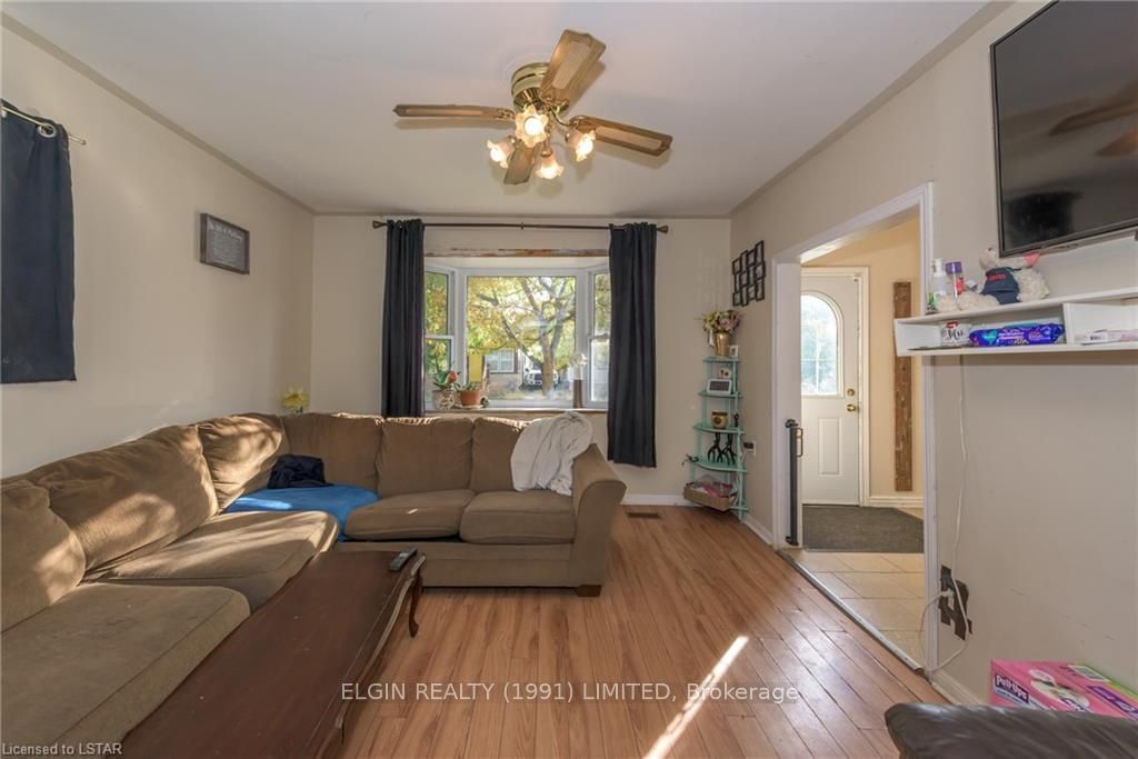 Listing Image 4