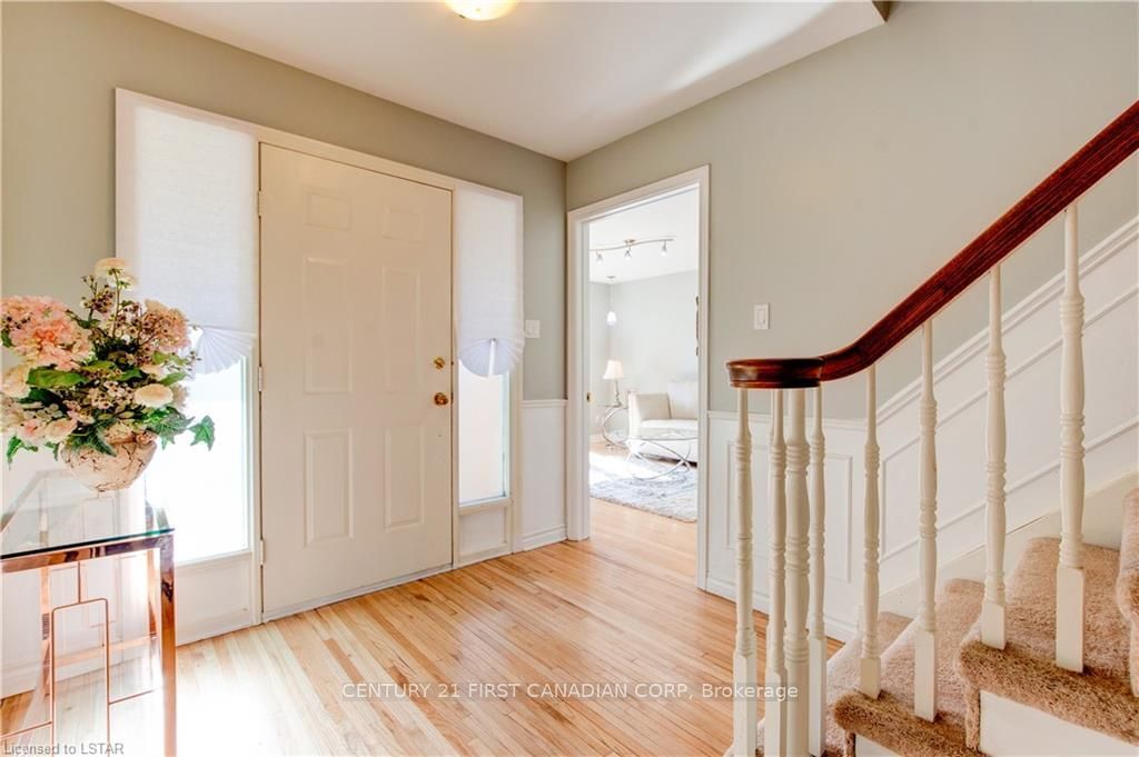 Listing Image 4