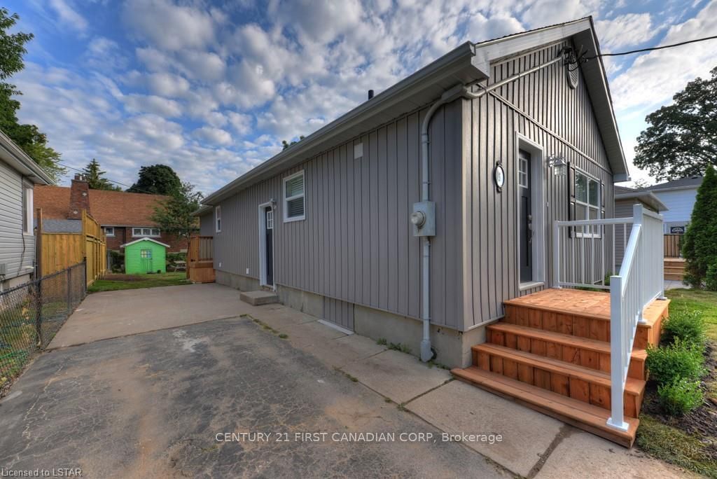 Listing Image 4