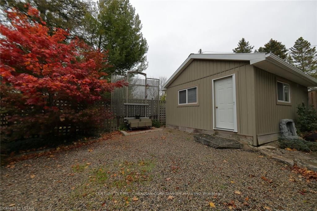 Listing Image 11
