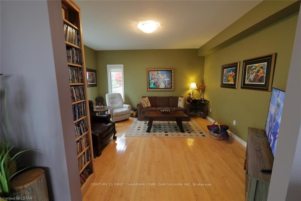 Listing Image 19