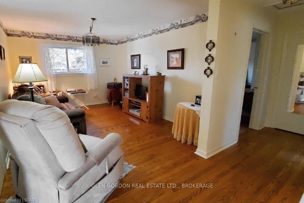 Listing Image 7