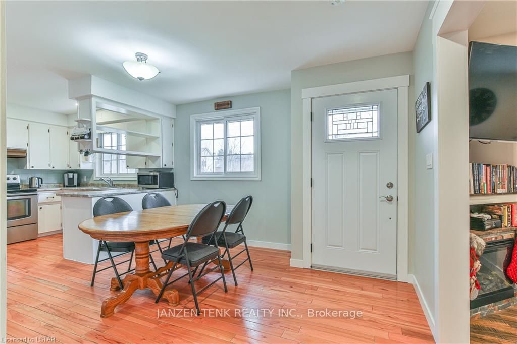 Listing Image 3