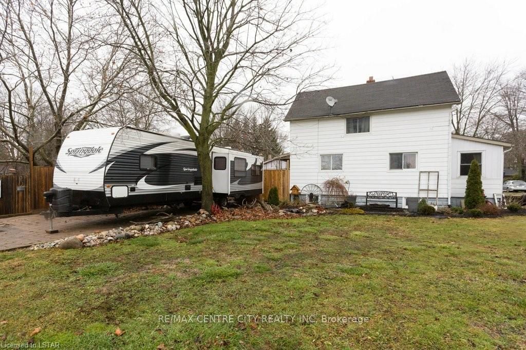 Listing Image 4