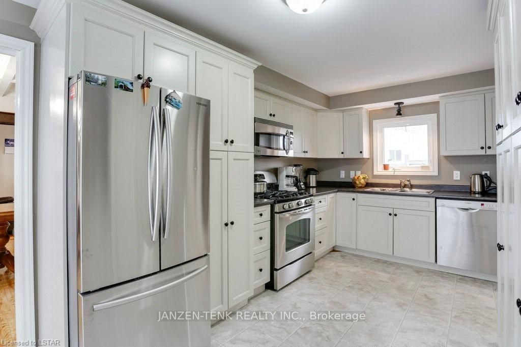 Listing Image 6