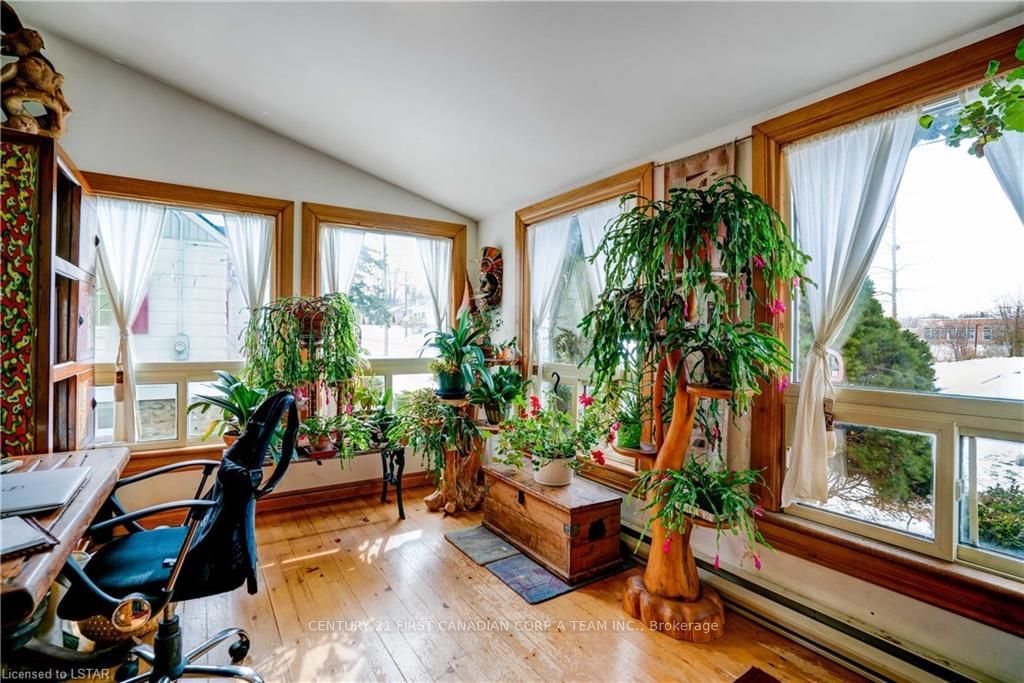 Listing Image 7