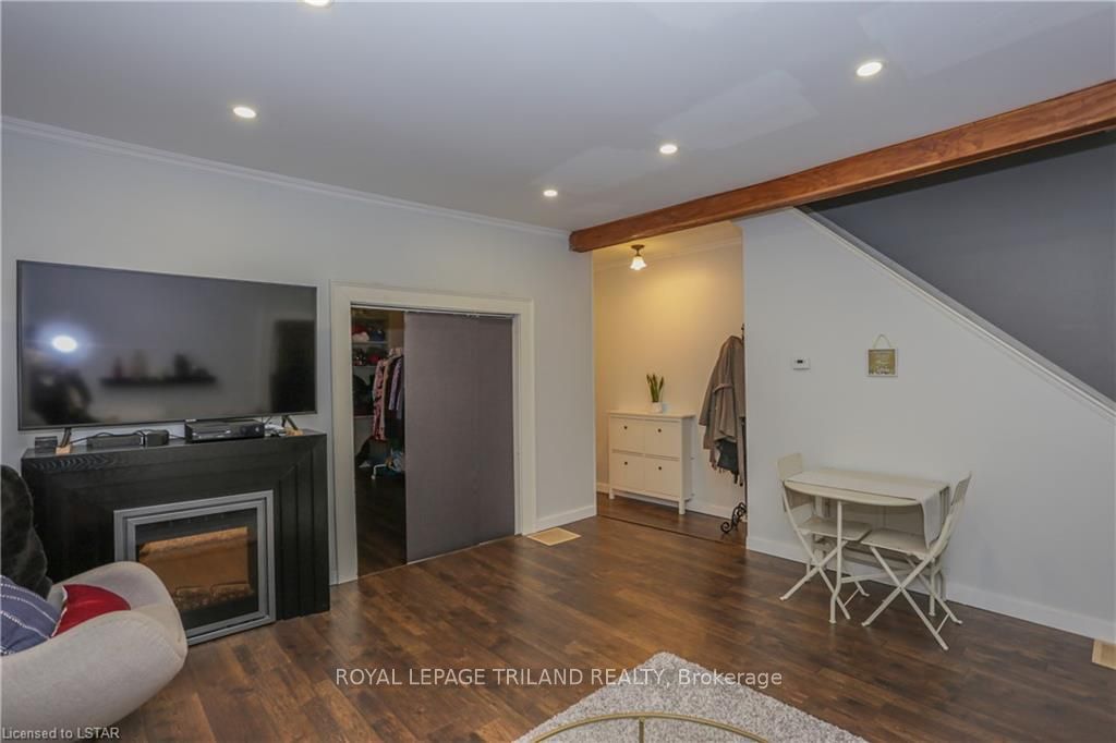 Listing Image 10