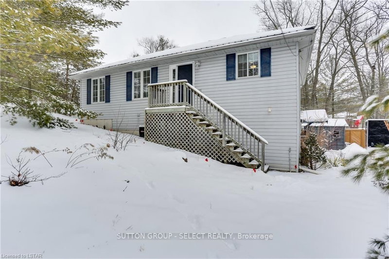 7706 Alfred St, Lambton Shores, N0M 2L0 | Image 3