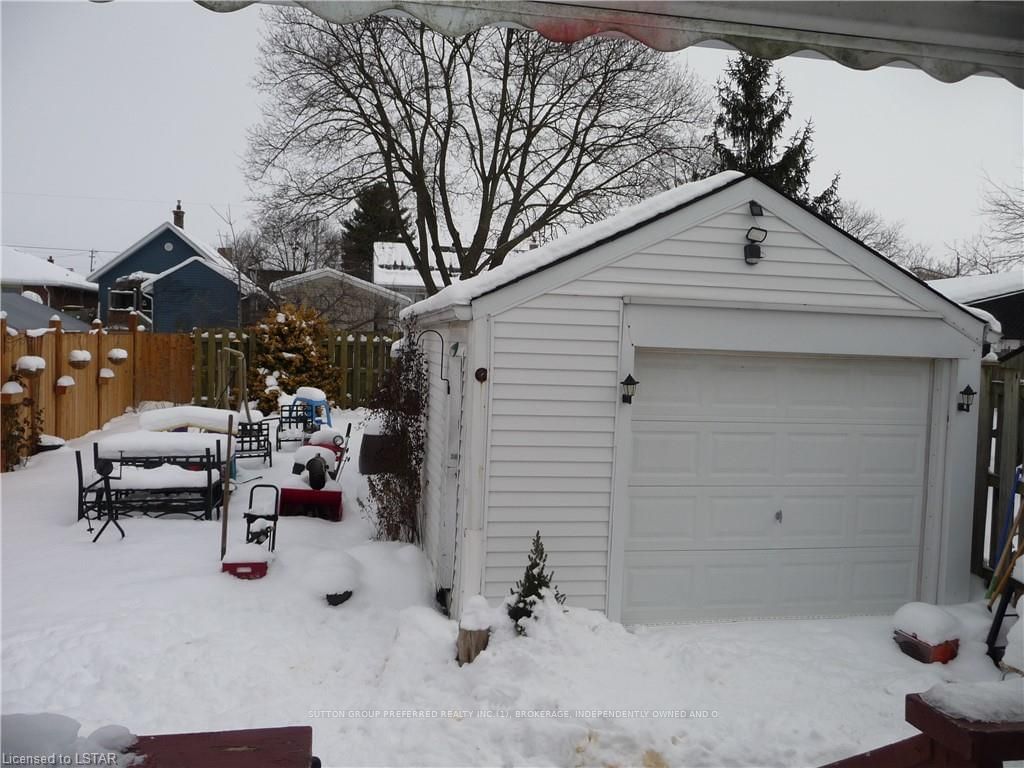 Listing photo 2
