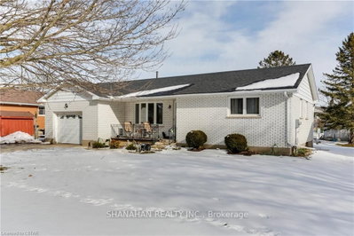Detached House sold at 11 Sunset Avenue, Warwick, Ontario, N0M 2S0 - Watford - MLS: X7787750