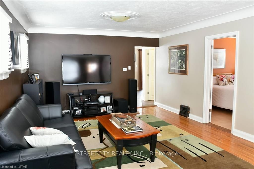 Listing Image 7