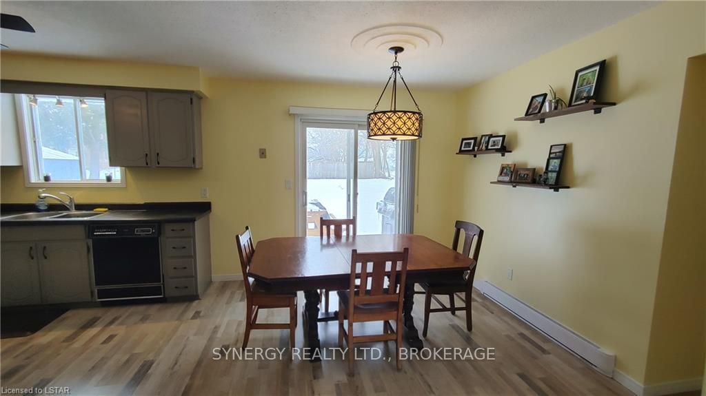 Listing Image 9