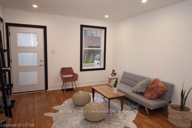 Listing photo 4