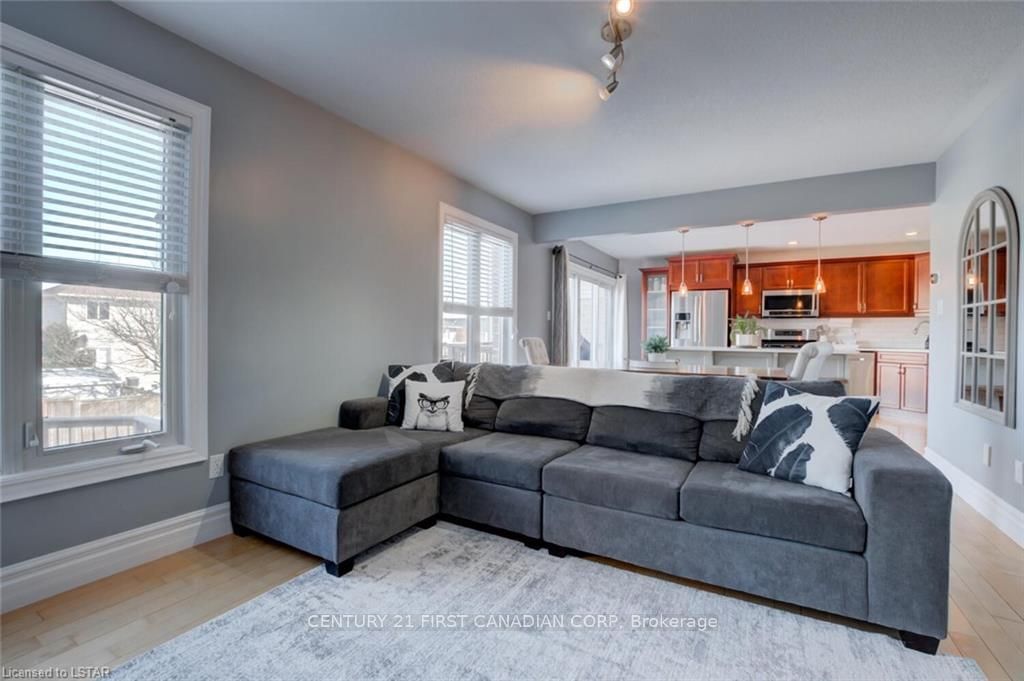 Listing Image 12
