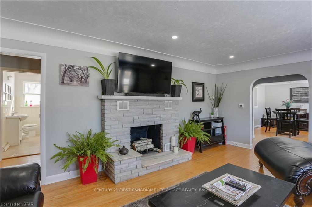 Listing Image 7