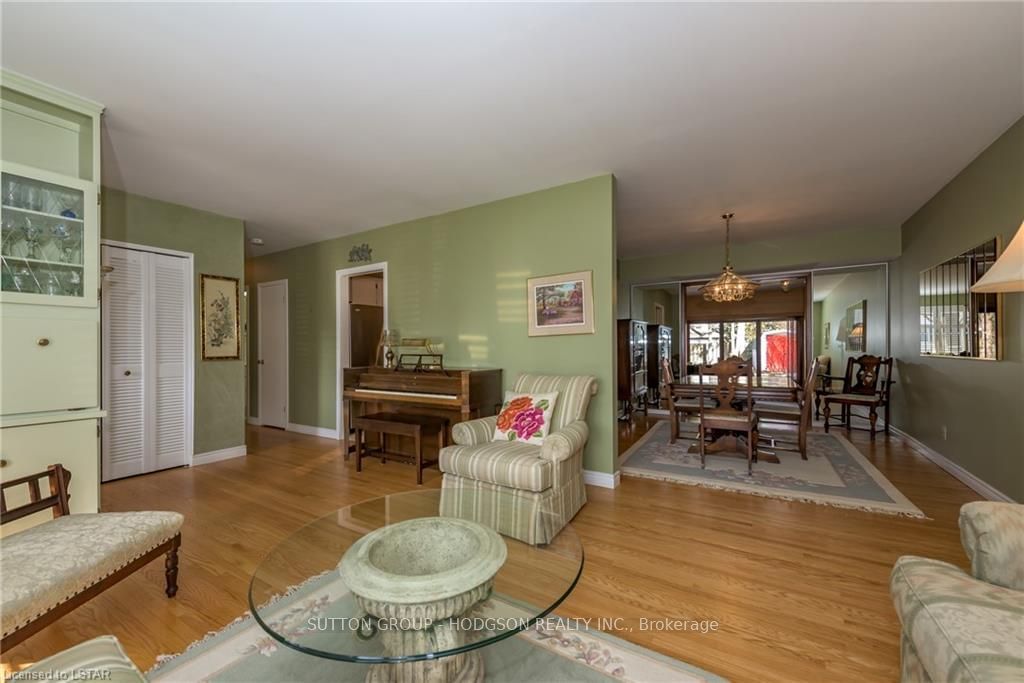 Listing Image 7