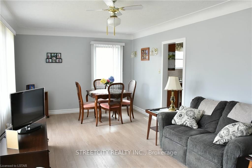 Listing Image 3