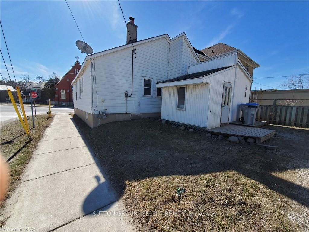 Listing Image 3