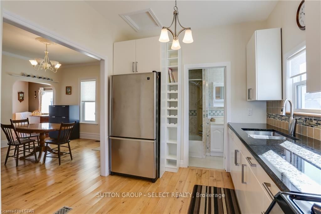 Listing Image 8