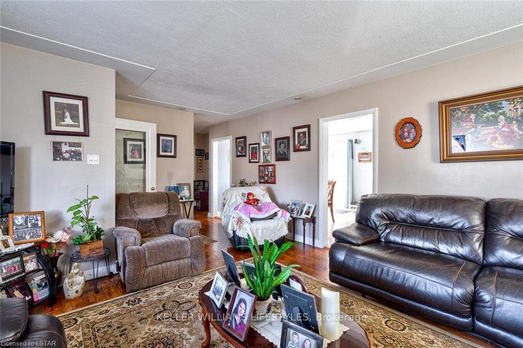 Listing Image 6
