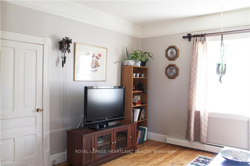 Listing Image 4