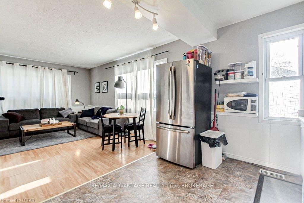 Listing Image 7