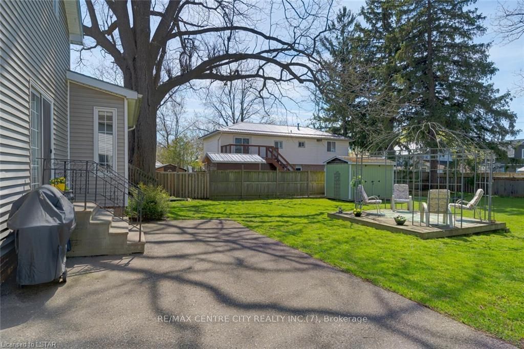 Listing Image 4