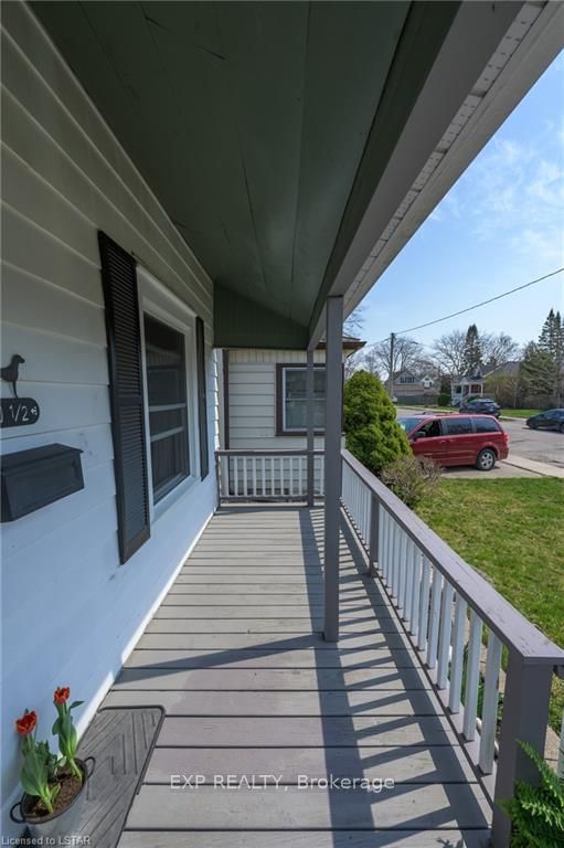 Listing Image 4