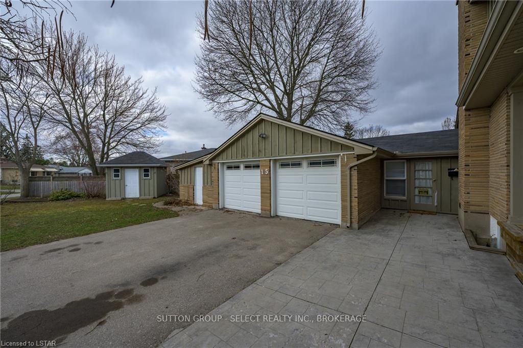 Listing Image 4