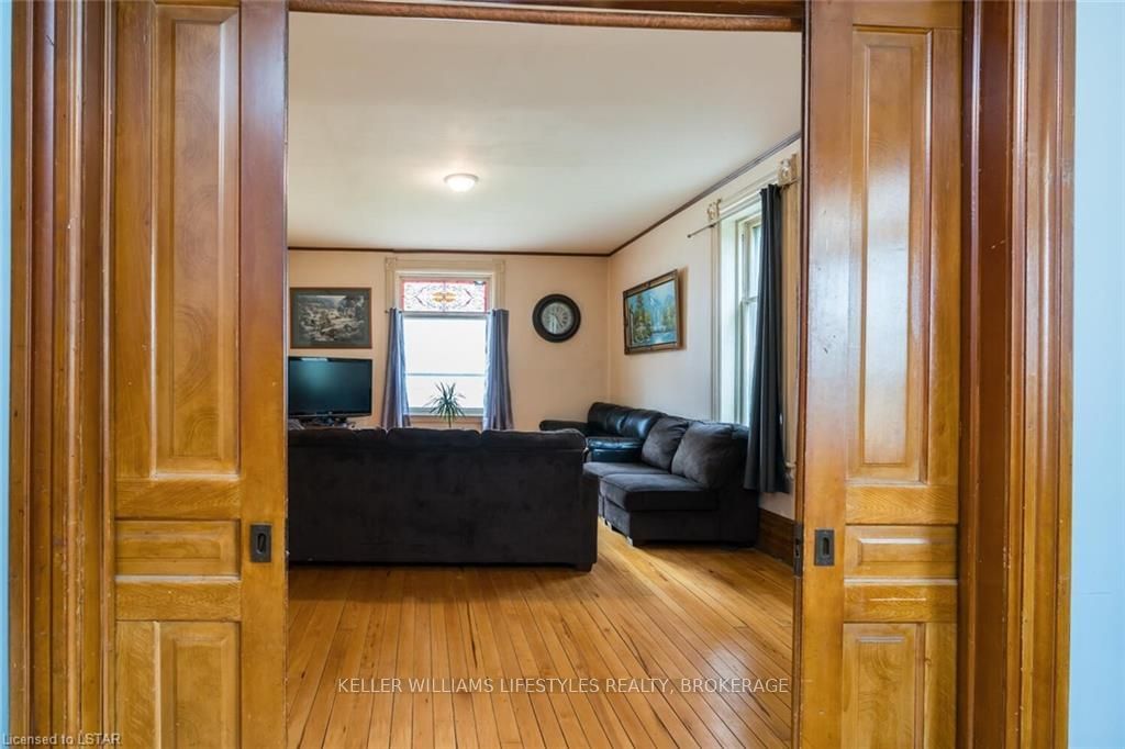 Listing Image 8
