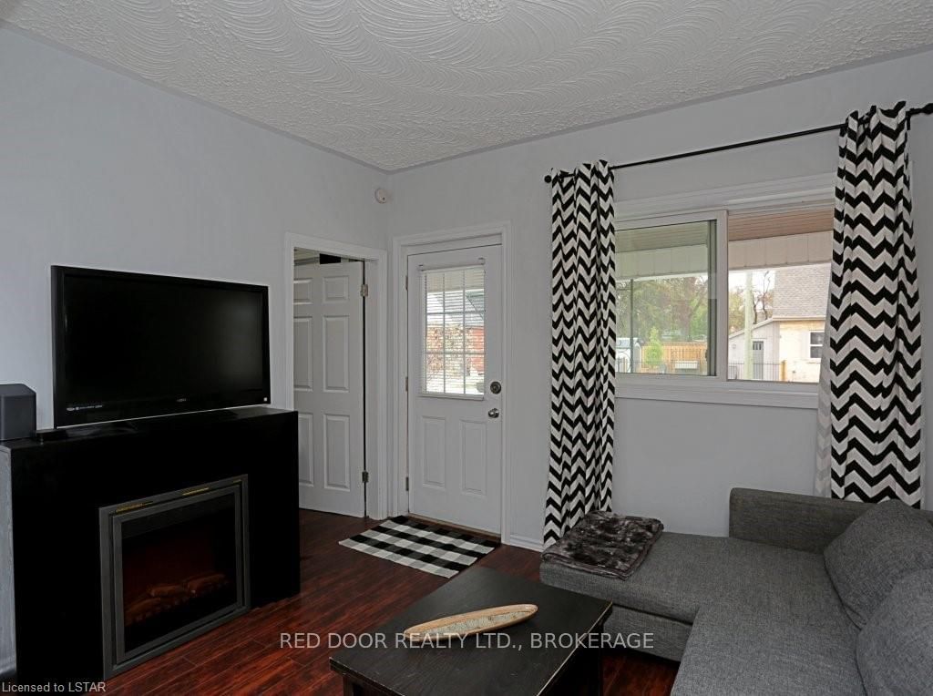 Listing Image 5