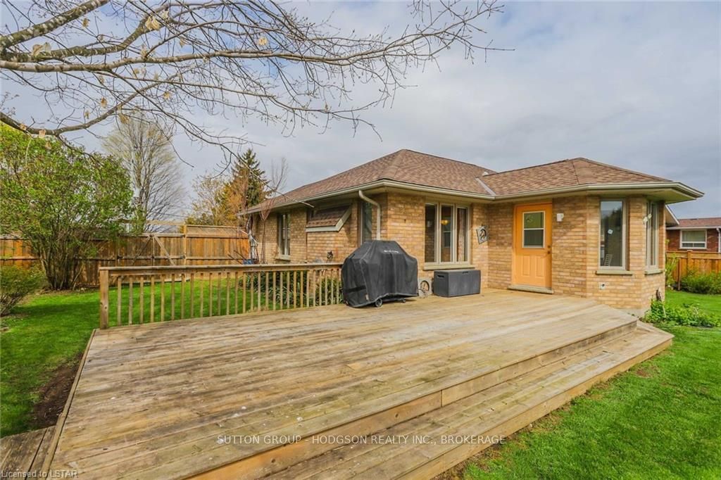 Listing Image 4