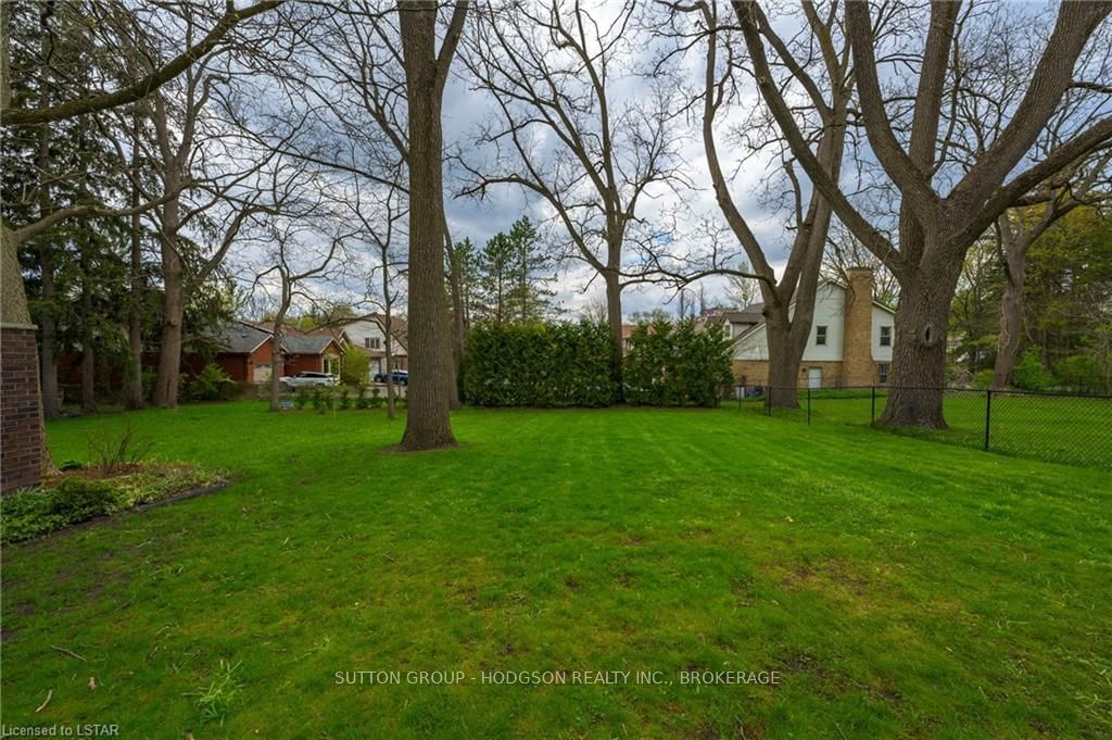 Listing Image 4