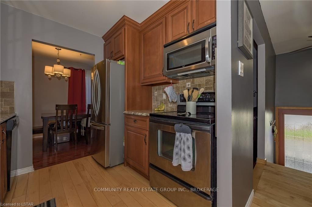 Listing Image 4