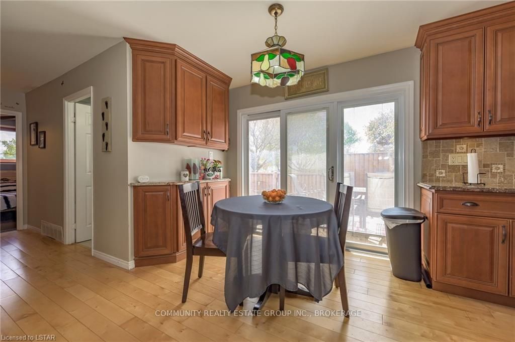 Listing Image 6