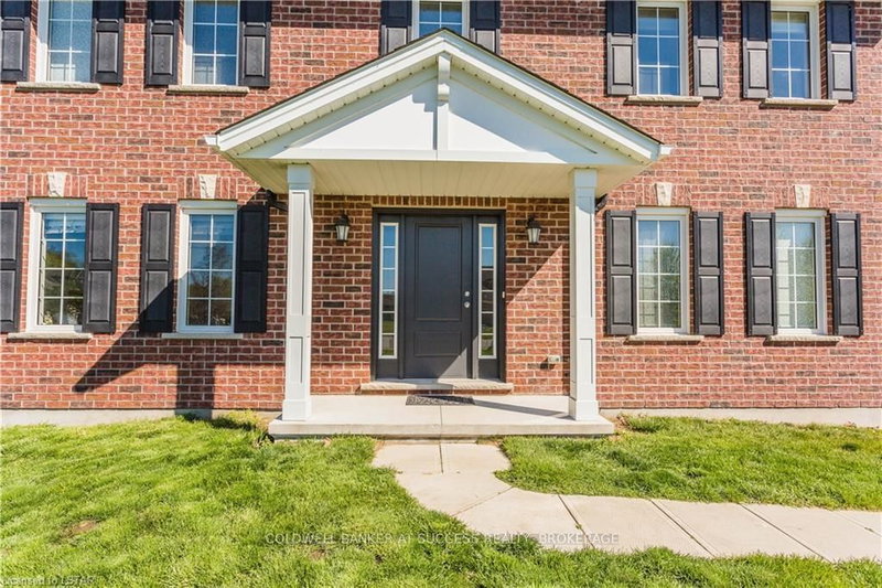 5229 Wales Cres, Malahide, N5H 2R2 | Image 3