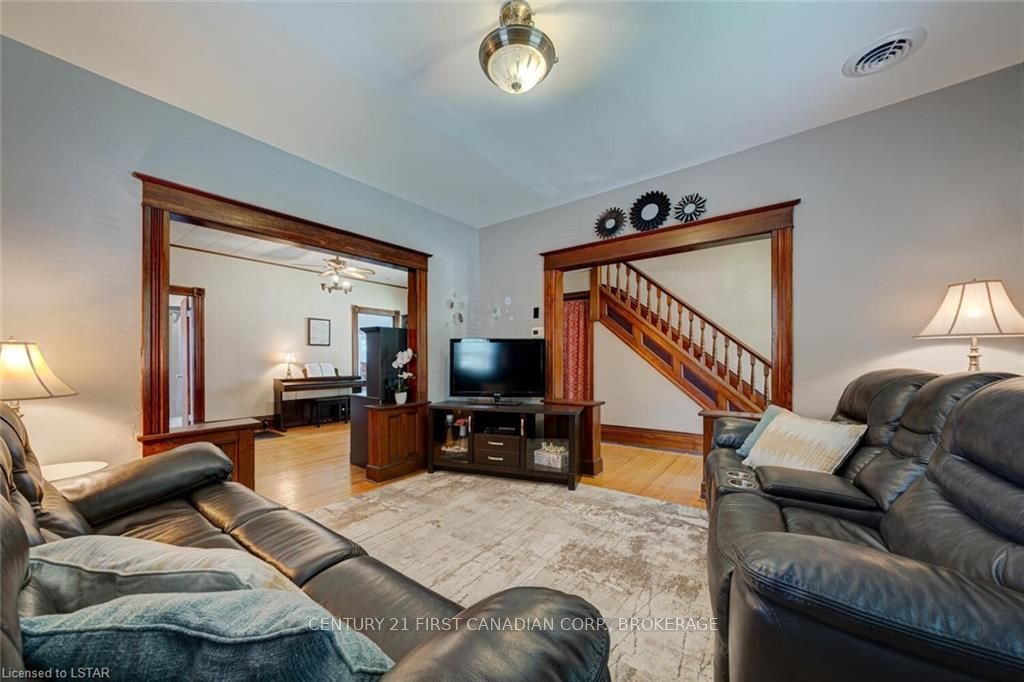 Listing Image 7