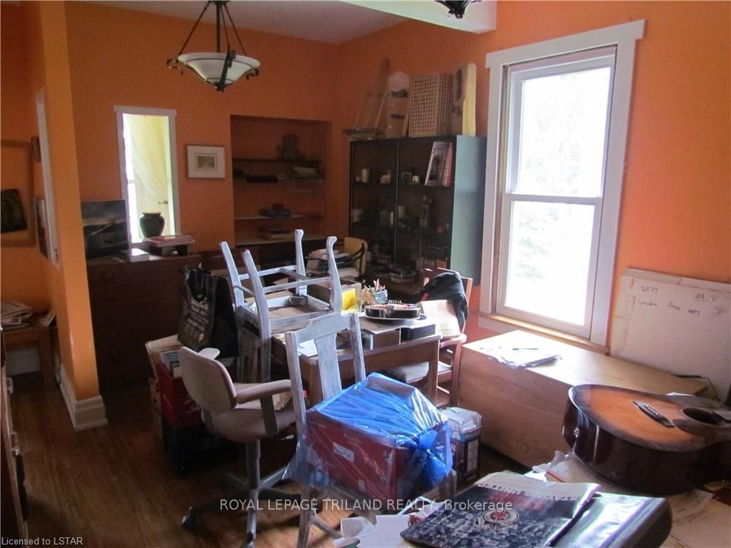 Listing Image 4