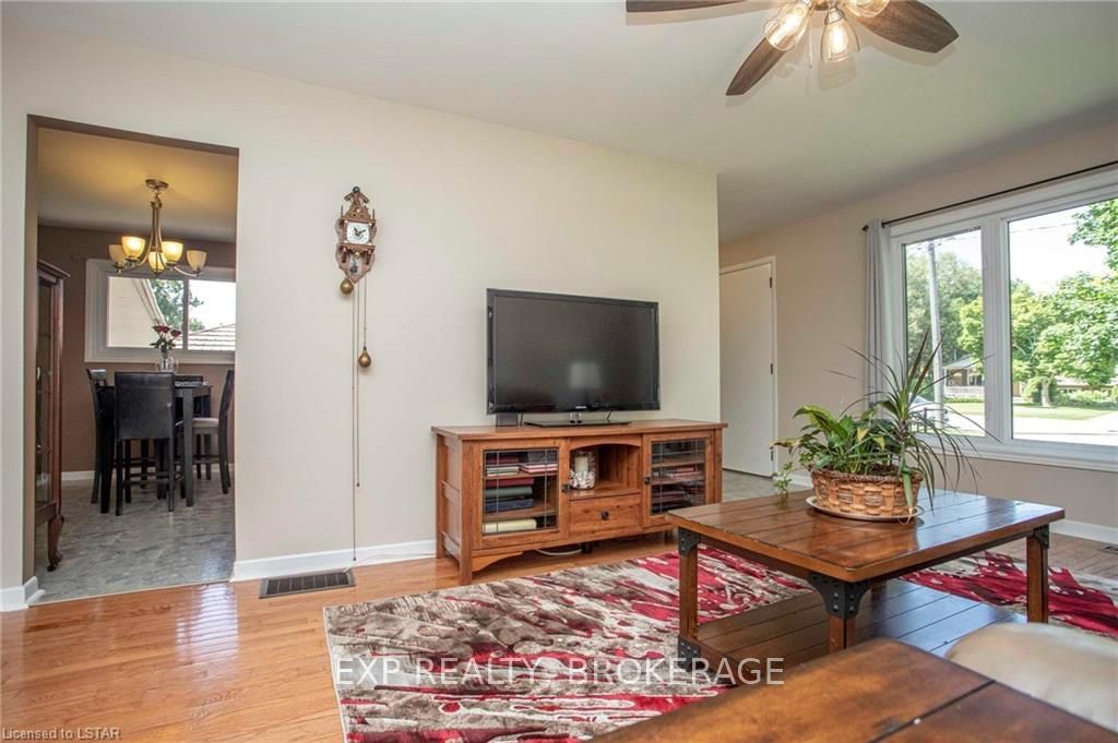 Listing Image 6